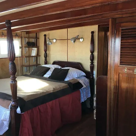 Botel La Flottante Du Ferret