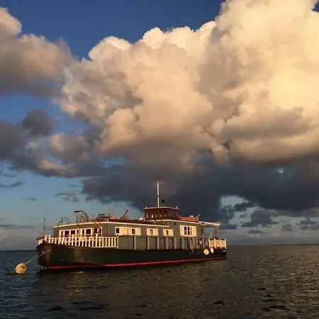 La Flottante Du Ferret Botel Lege-Cap-Ferret