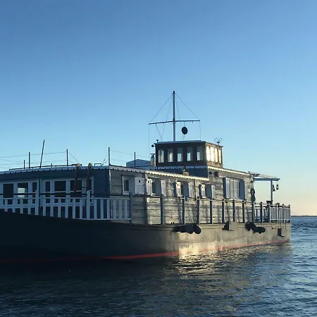 La Flottante Du Ferret Botel Lege-Cap-Ferret